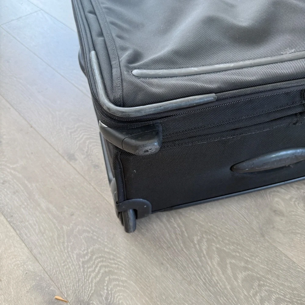Tumi‎ Black ‘Alpha 2’ Continental 4-Wheeled Spinner Large Checkable Suitcase